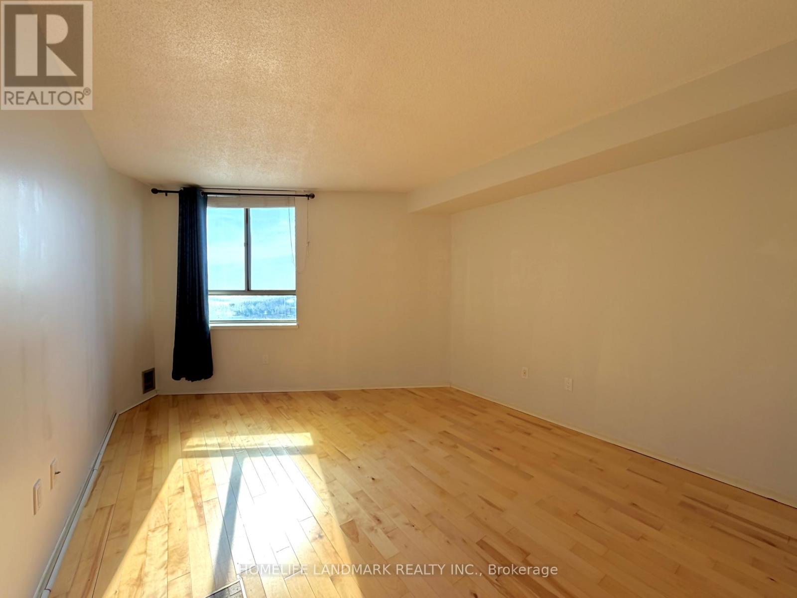 2404 - 270 Queens Quay W, Toronto, Ontario M5J 2N4 - Photo 9 - C12958946