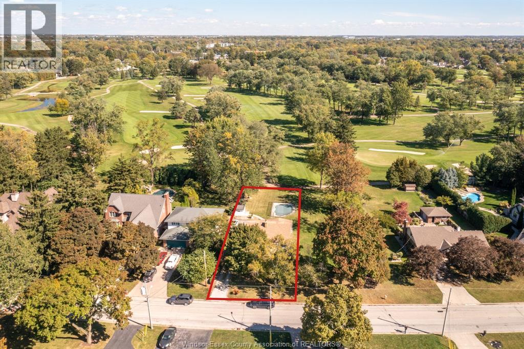 4054 ROSELAND DRIVE West, Windsor, Ontario