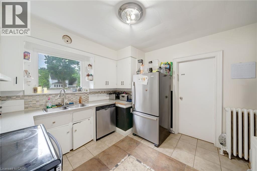 33 Fitzgerald Street, St. Catharines, Ontario  L2R 4B5 - Photo 4 - 40799103