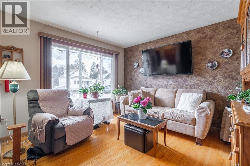 161 East 24th Street, Hamilton, Ontario  L8V 2Y2 - Photo 3 - 40814382