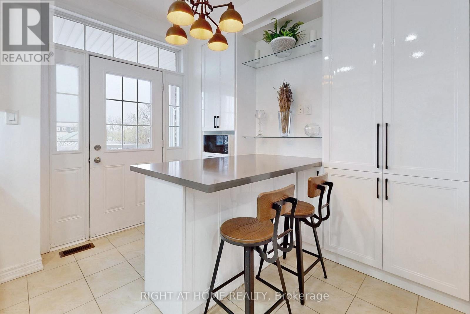 3 - 10 Porter Avenue W, Vaughan, Ontario  L4L 0H1 - Photo 14 - N12898232