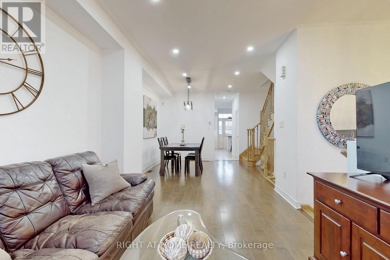 3 - 10 Porter Avenue W, Vaughan, Ontario  L4L 0H1 - Photo 6 - N12898232