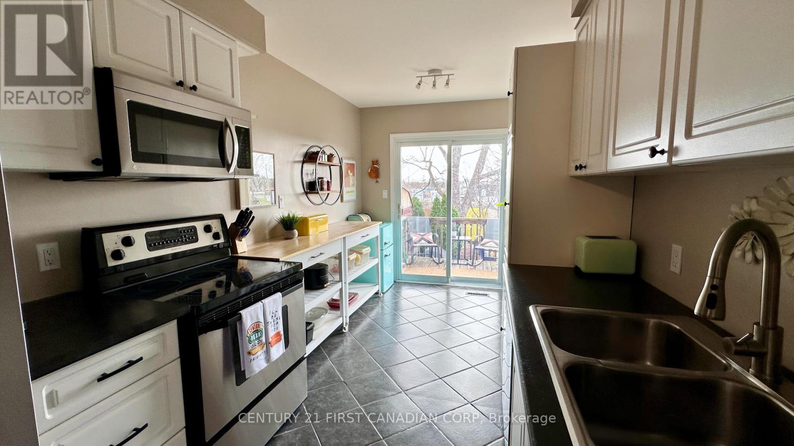 15 Chancton Crescent, London South, Ontario  N6E 2Y5 - Photo 5 - X12958978