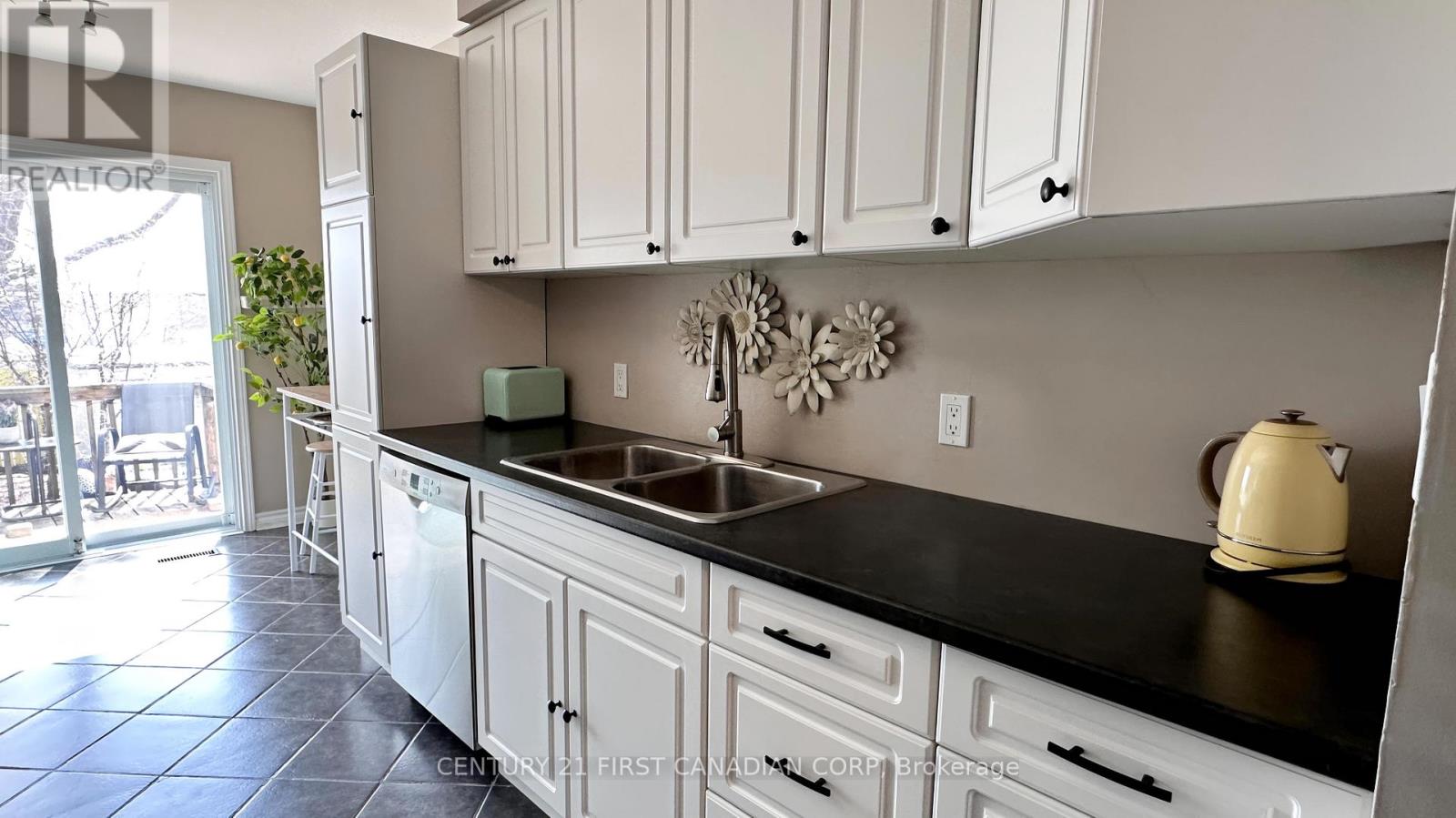 15 Chancton Crescent, London South, Ontario  N6E 2Y5 - Photo 6 - X12958978