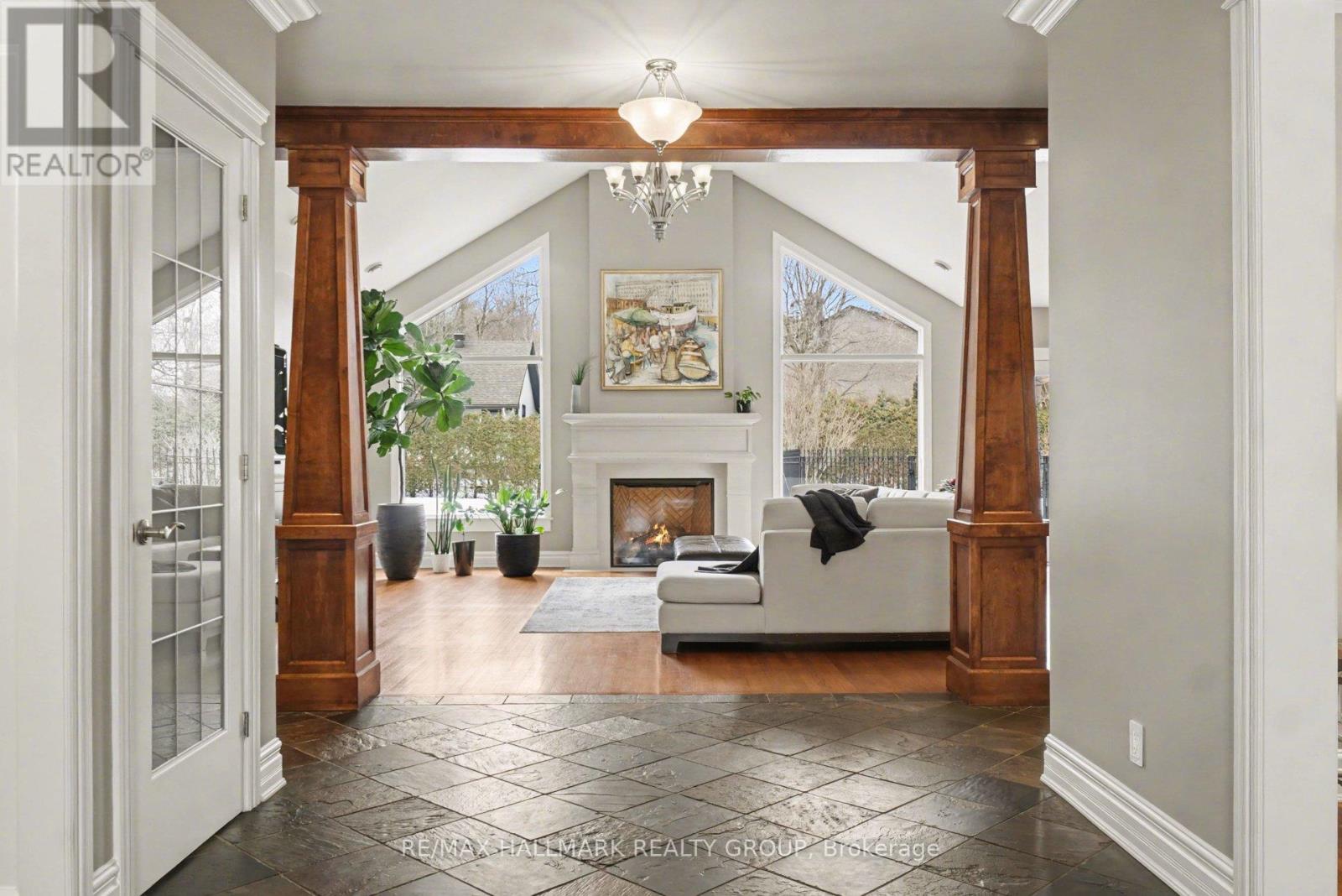 62 Rebecca Crescent, Ottawa, Ontario  K1J 6B9 - Photo 2 - X12958972