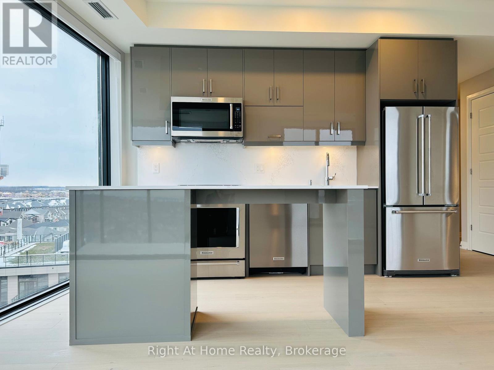 908 - 1415 Dundas Street, Oakville, Ontario  L6H 8A3 - Photo 3 - W12958990