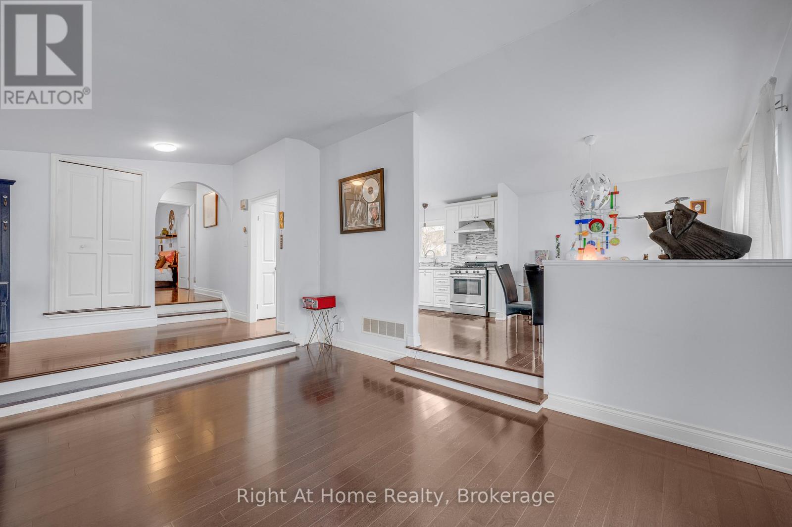 467 Vanguard Crescent, Oakville, Ontario  L6L 5G6 - Photo 12 - W12958998