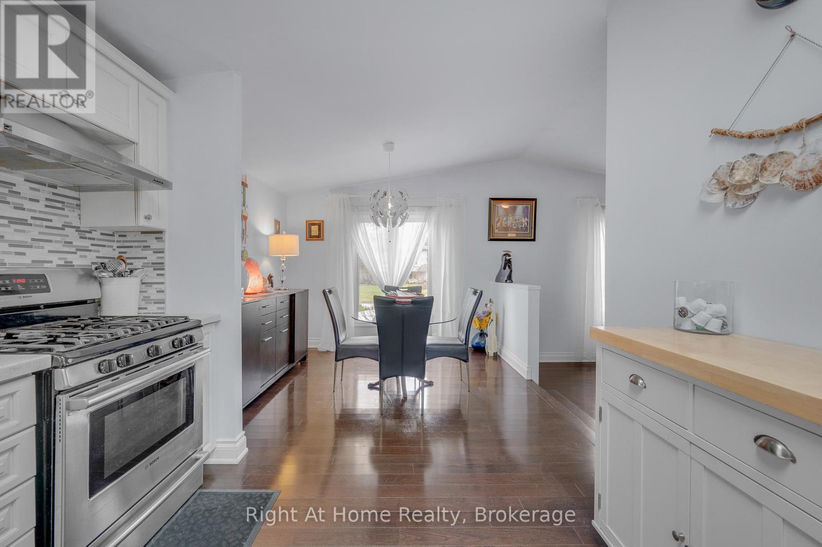 467 Vanguard Crescent, Oakville, Ontario  L6L 5G6 - Photo 16 - W12958998