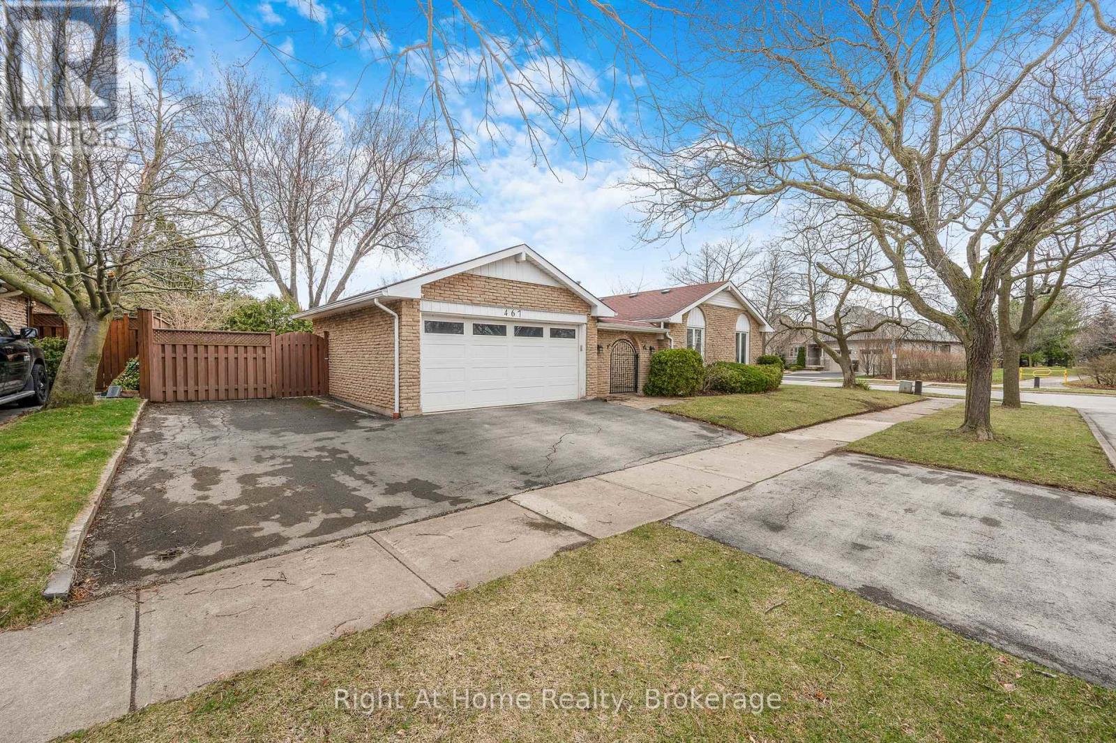 467 Vanguard Crescent, Oakville, Ontario  L6L 5G6 - Photo 2 - W12958998