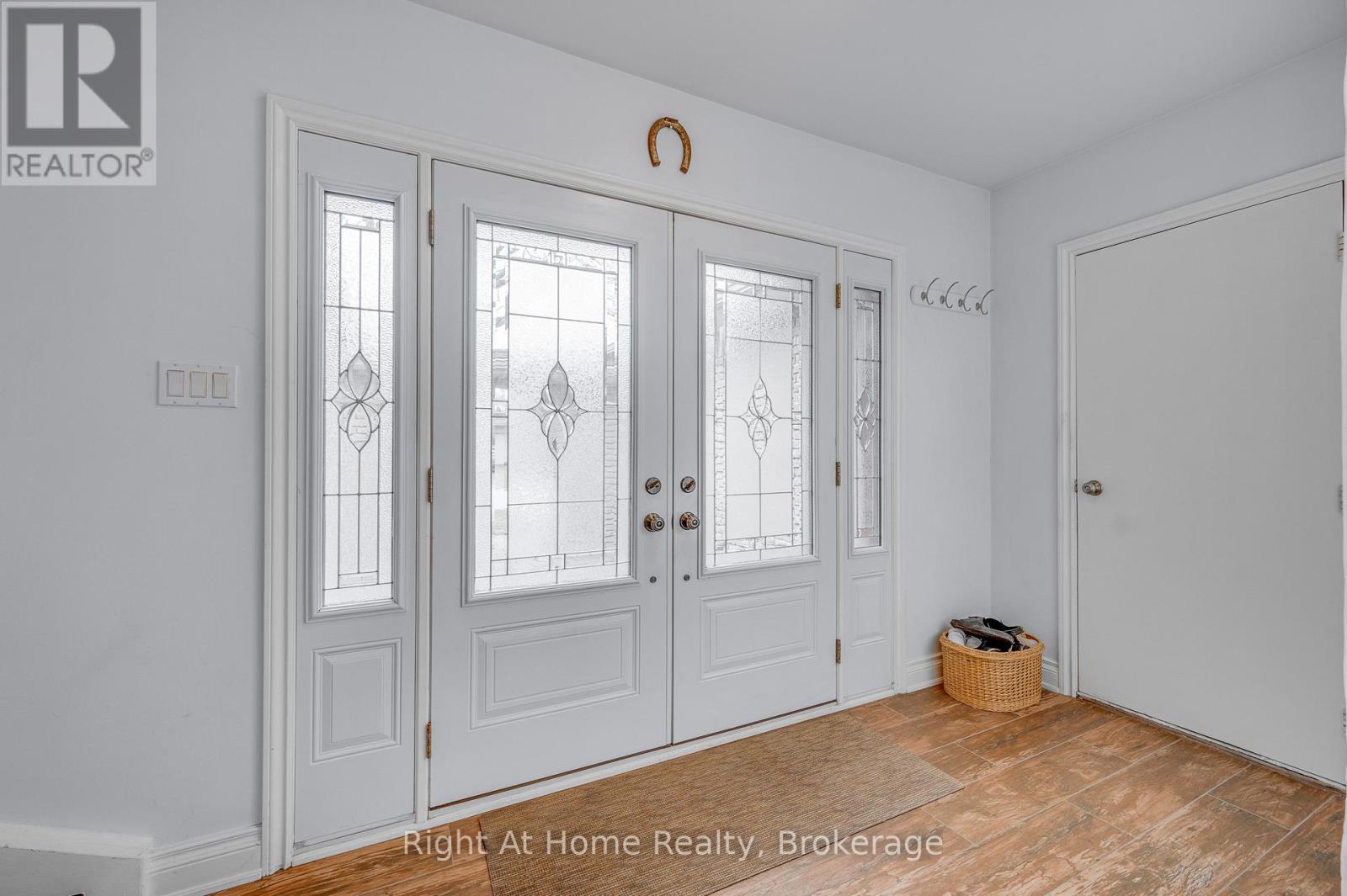 467 Vanguard Crescent, Oakville, Ontario  L6L 5G6 - Photo 7 - W12958998