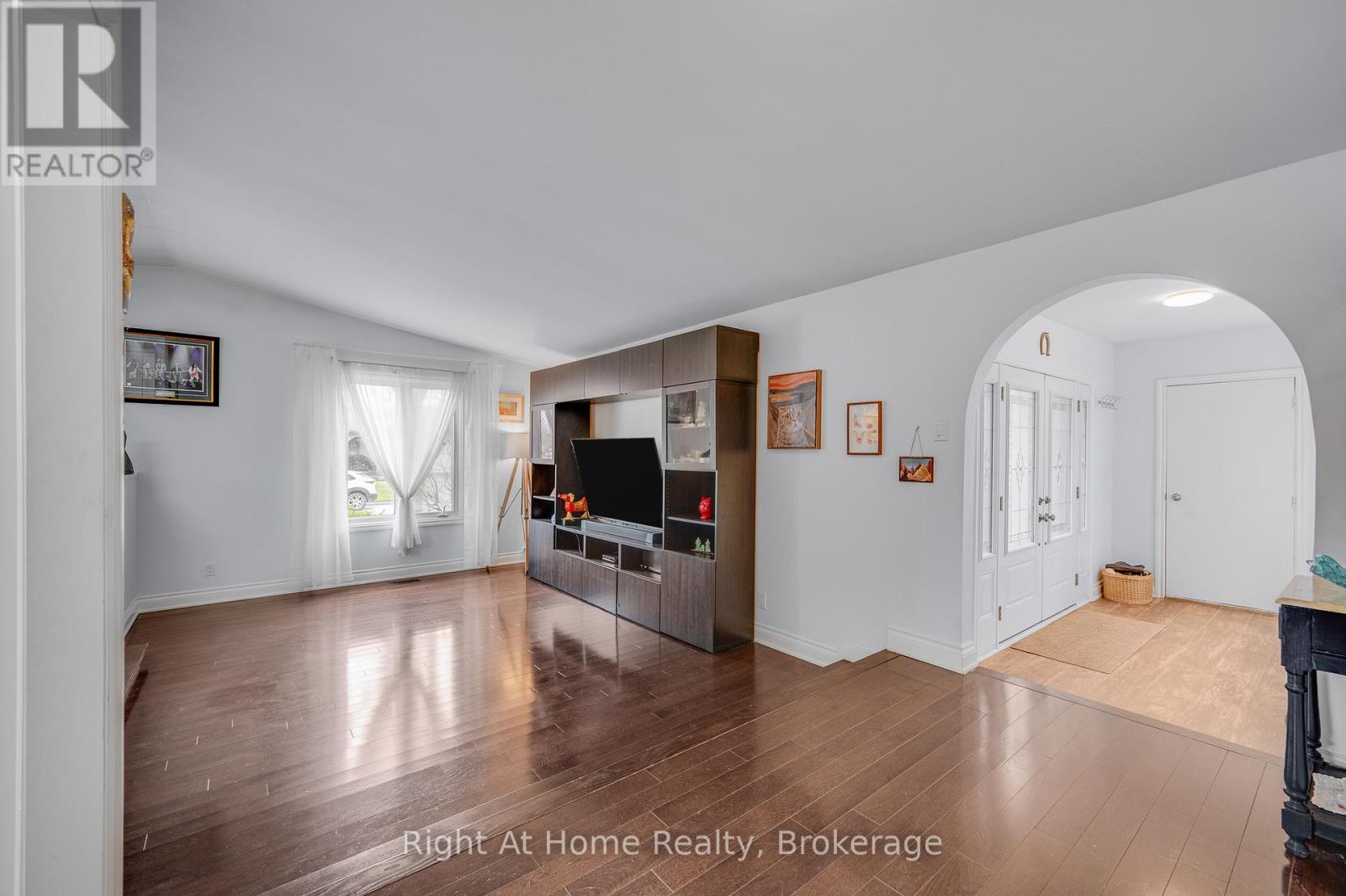 467 Vanguard Crescent, Oakville, Ontario  L6L 5G6 - Photo 8 - W12958998