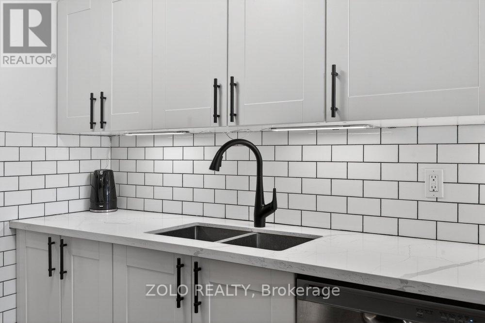 1994 Faylee Crescent, Pickering, Ontario  L1V 2V6 - Photo 10 - E12958988