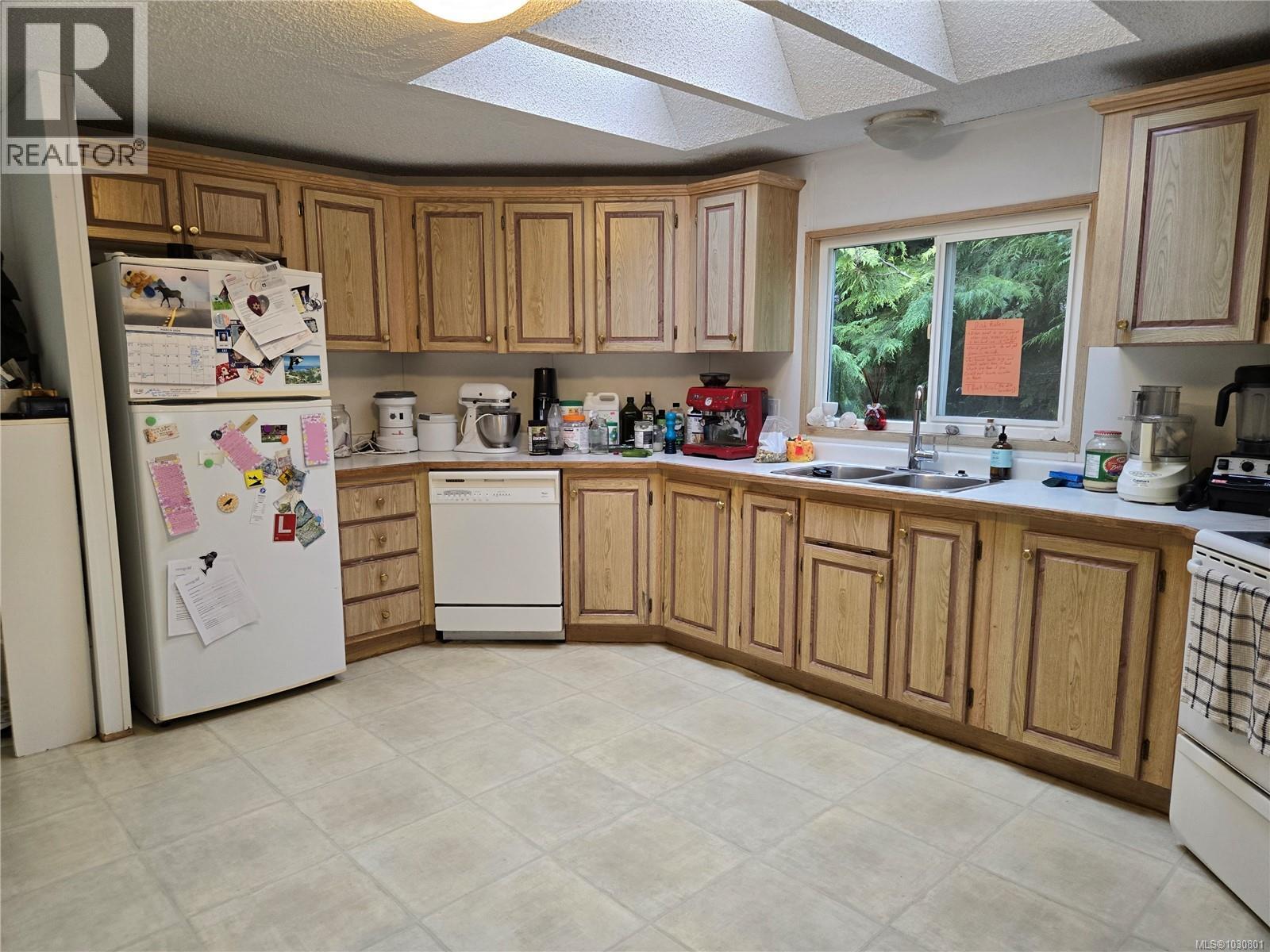 2 2390 Pacific Rim Hwy, Ucluelet, British Columbia V0R 3A0 - Photo 7 - 1030801