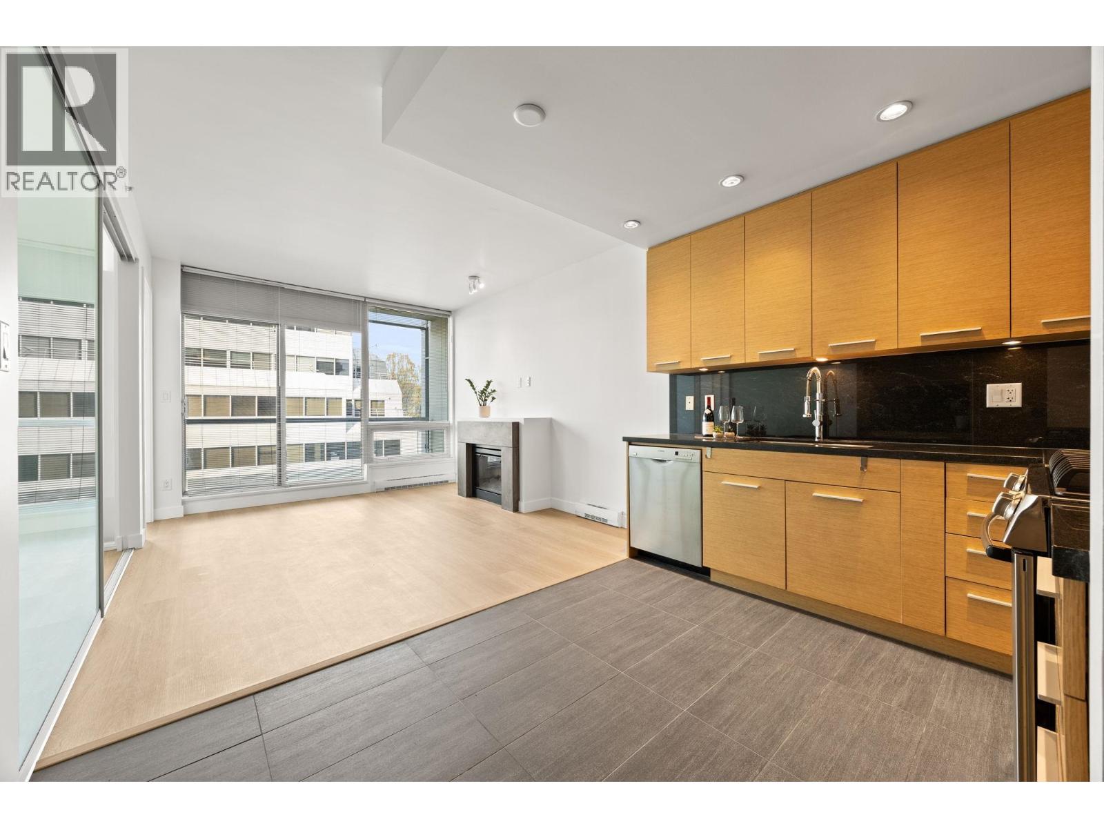 308 2528 Maple Street, Vancouver, British Columbia  V6J 0B5 - Photo 3 - R3089921