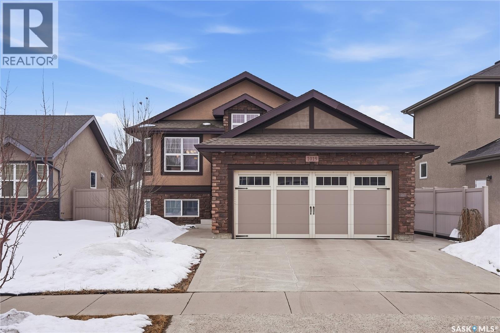 1019 Hunter Road, Saskatoon, Saskatchewan  S7T 0E6 - Photo 2 - SK032062