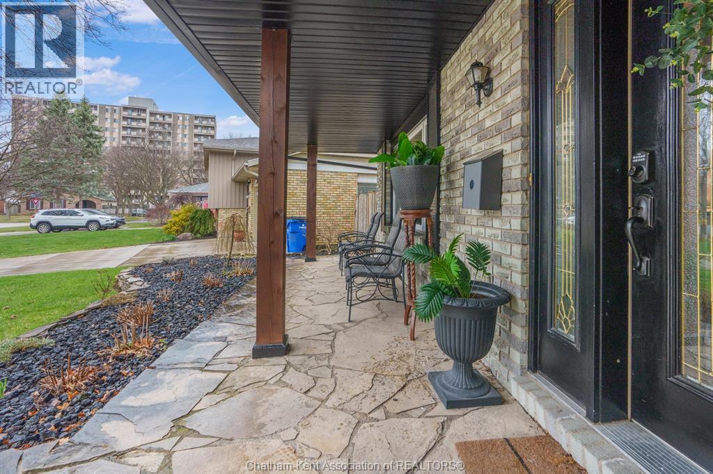 12 Academy Crescent, Chatham, Ontario  N7L 4R2 - Photo 6 - 26006876