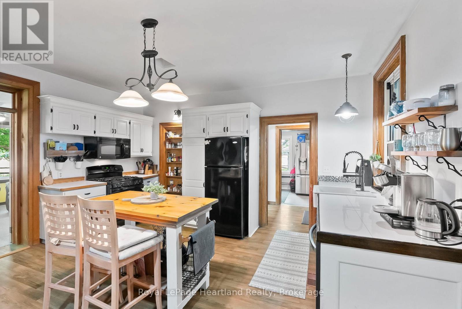 9540 Ayton Road, Minto, Ontario  N0G 1Z0 - Photo 9 - X12702046