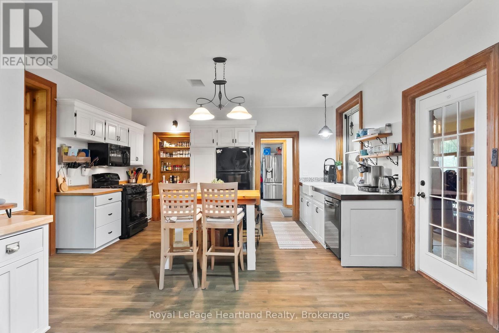 9540 Ayton Road, Minto, Ontario  N0G 1Z0 - Photo 8 - X12702046