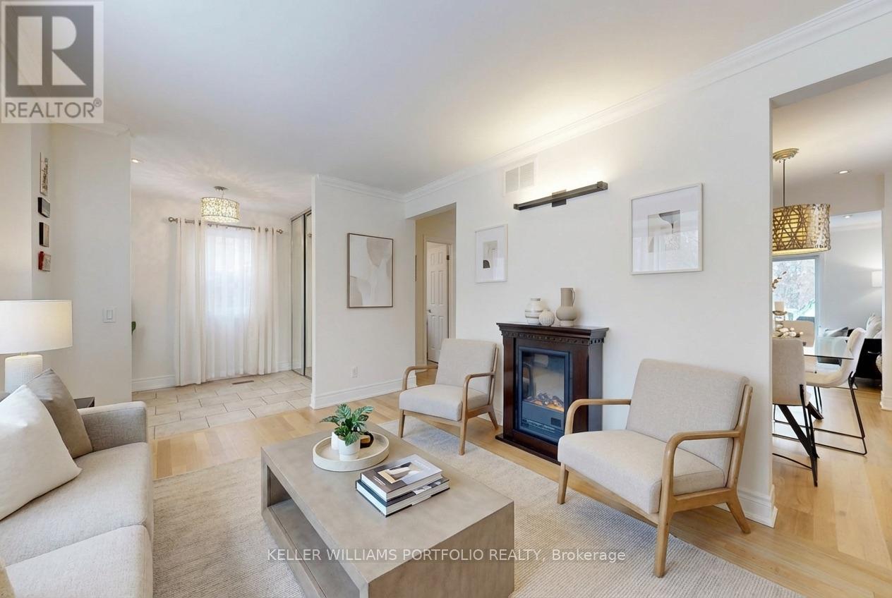 49 DOLPHIN DRIVE, Toronto, Ontario