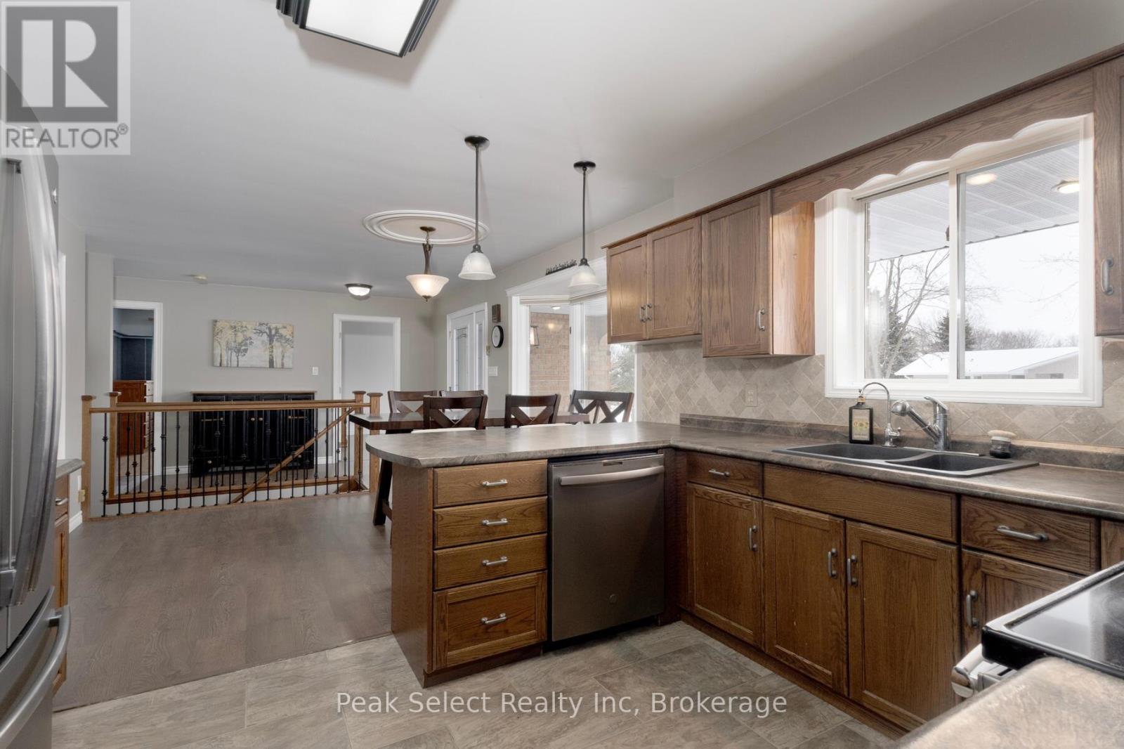 720 Sports Drive, Huron East, Ontario  N0G 1H0 - Photo 7 - X12887778