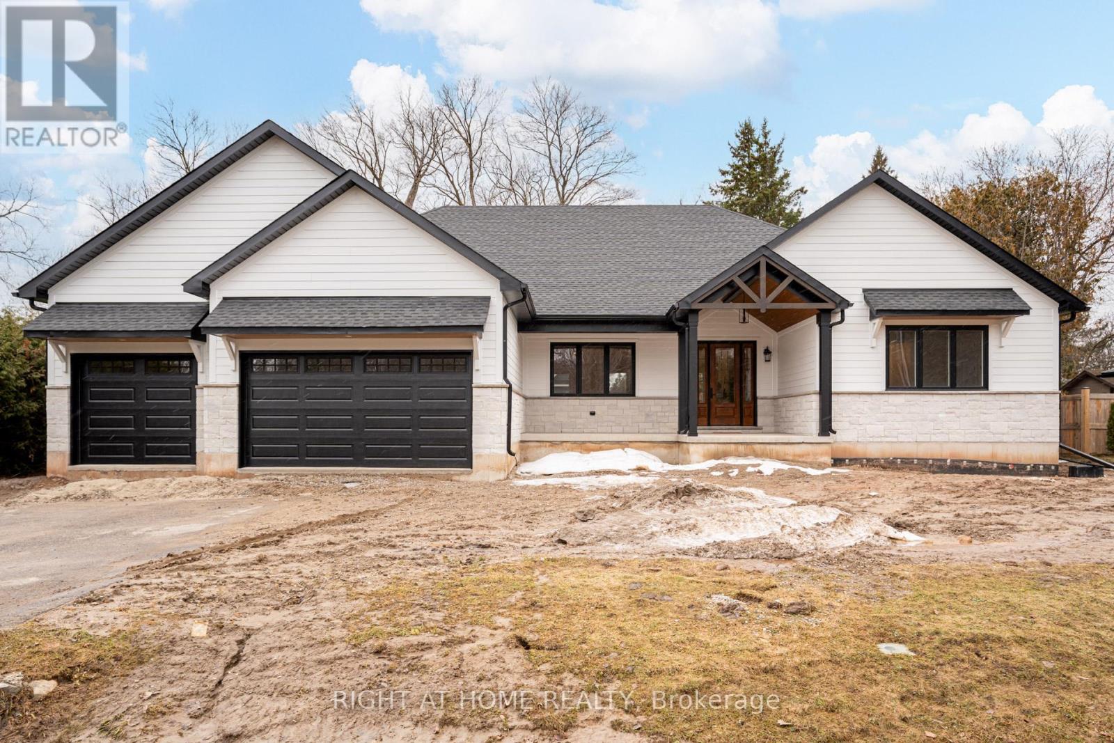 9 Maple Grove Road, Caledon, Ontario  L7K 0Z2 - Photo 2 - W12959038