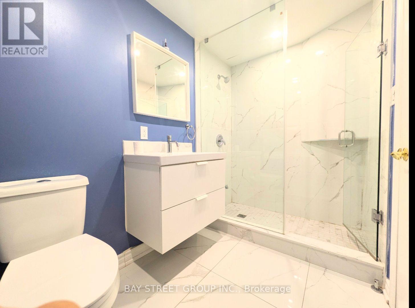 Main - 8 Storey Crescent, Toronto, Ontario  M9B 3C8 - Photo 10 - W12959044