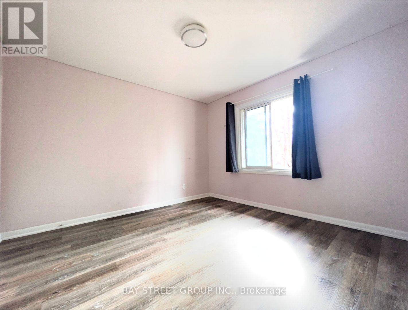 Main - 8 Storey Crescent, Toronto, Ontario  M9B 3C8 - Photo 12 - W12959044