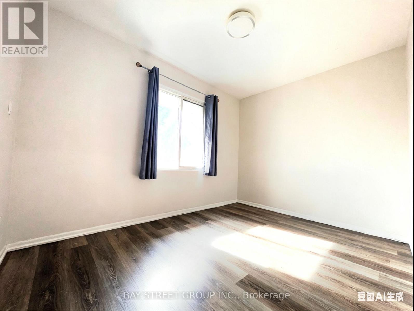 Main - 8 Storey Crescent, Toronto, Ontario  M9B 3C8 - Photo 13 - W12959044