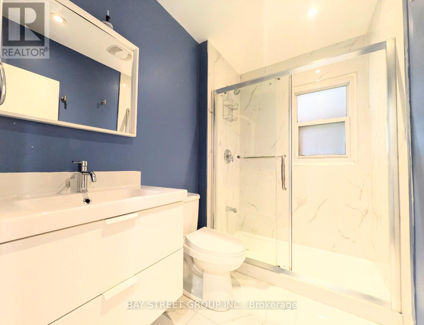 Main - 8 Storey Crescent, Toronto, Ontario  M9B 3C8 - Photo 14 - W12959044