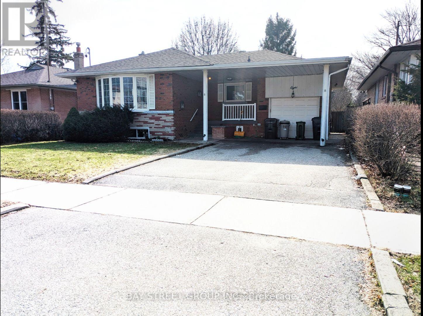 Main - 8 Storey Crescent, Toronto, Ontario  M9B 3C8 - Photo 2 - W12959044