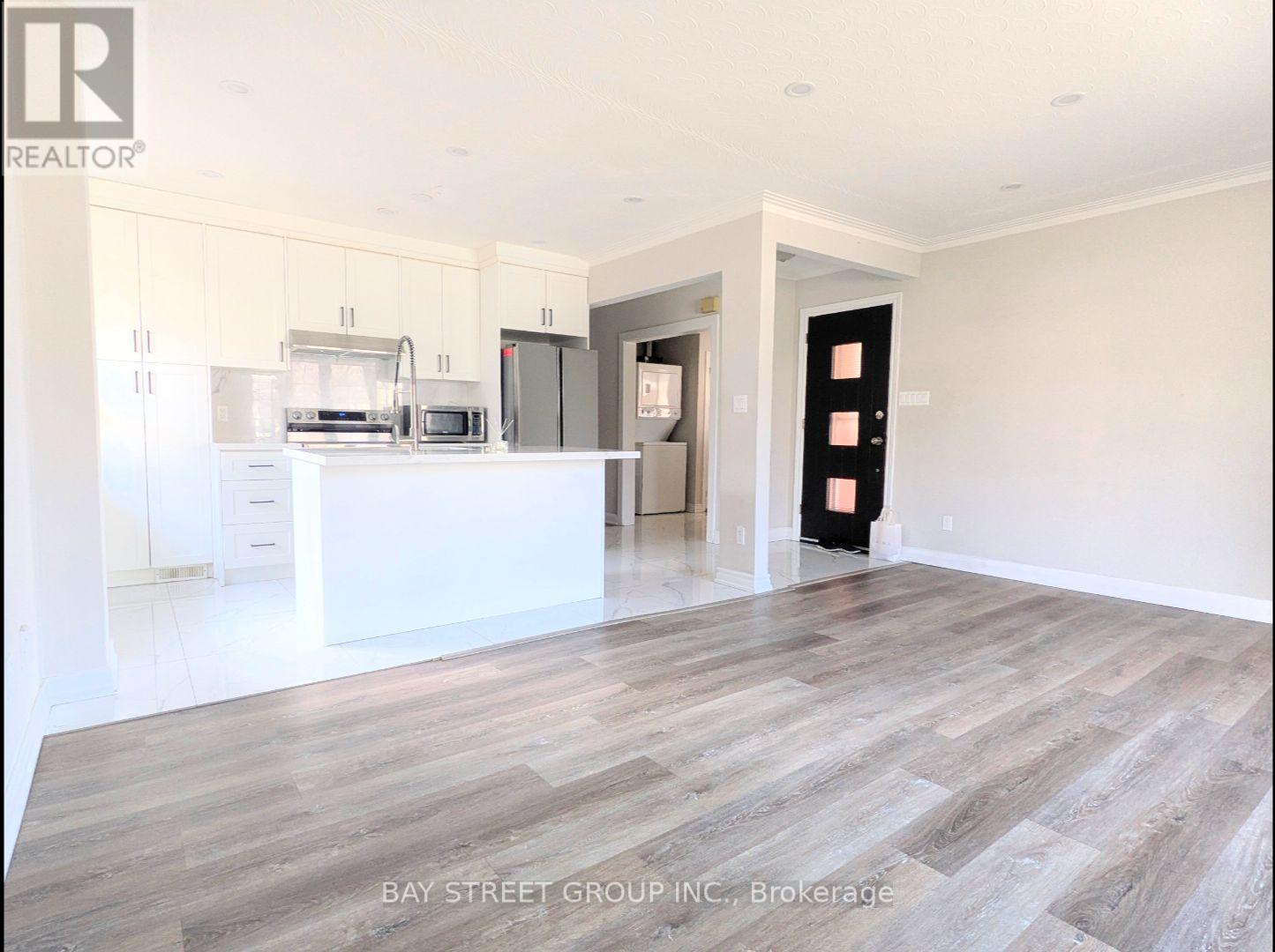 Main - 8 Storey Crescent, Toronto, Ontario  M9B 3C8 - Photo 5 - W12959044