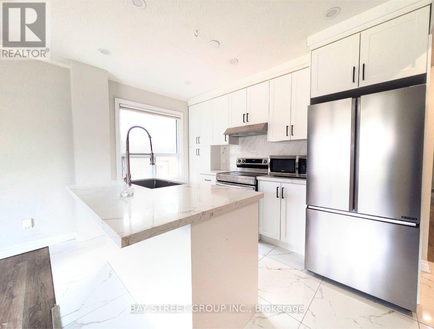 Main - 8 Storey Crescent, Toronto, Ontario  M9B 3C8 - Photo 6 - W12959044