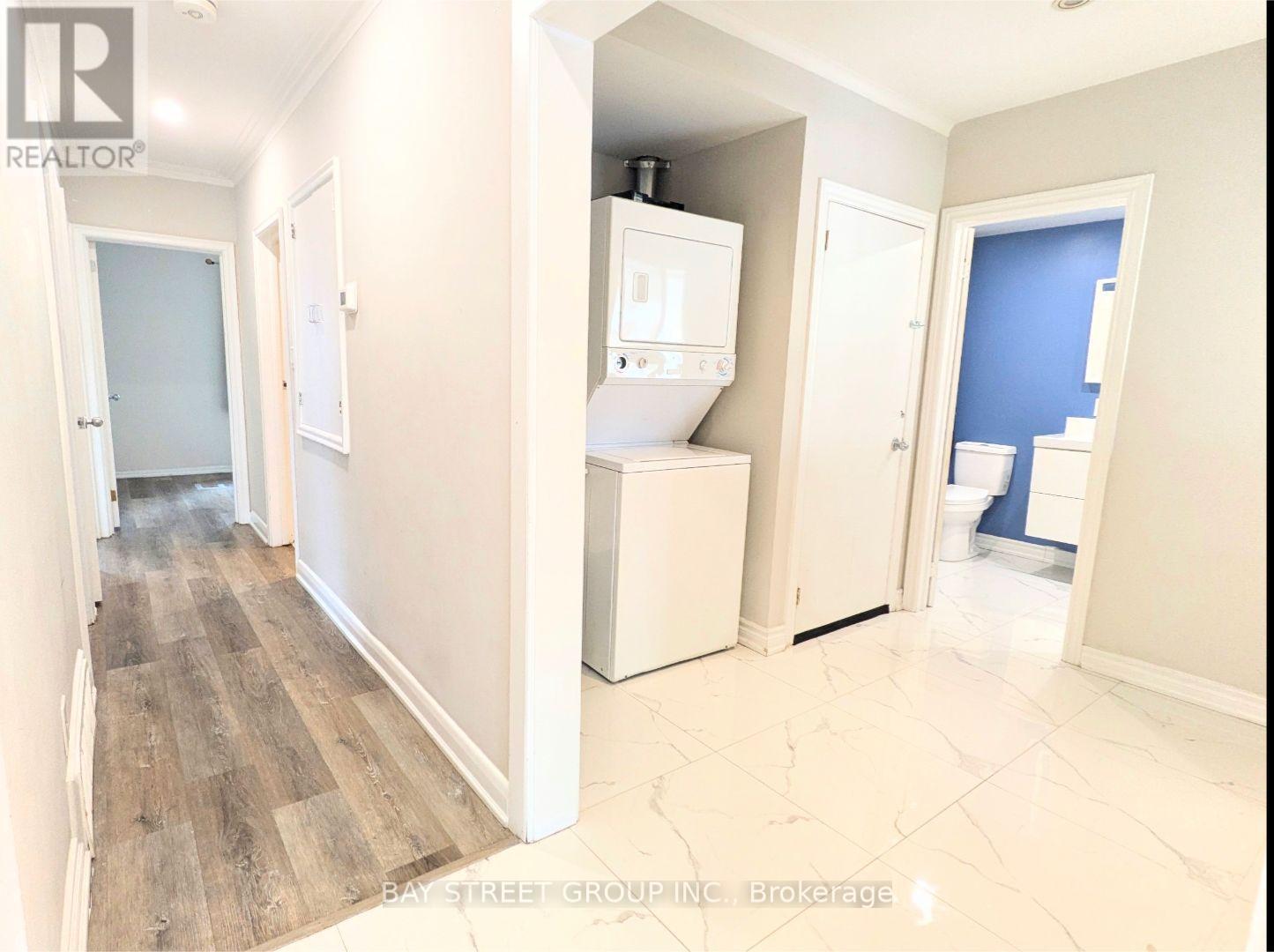 Main - 8 Storey Crescent, Toronto, Ontario  M9B 3C8 - Photo 9 - W12959044