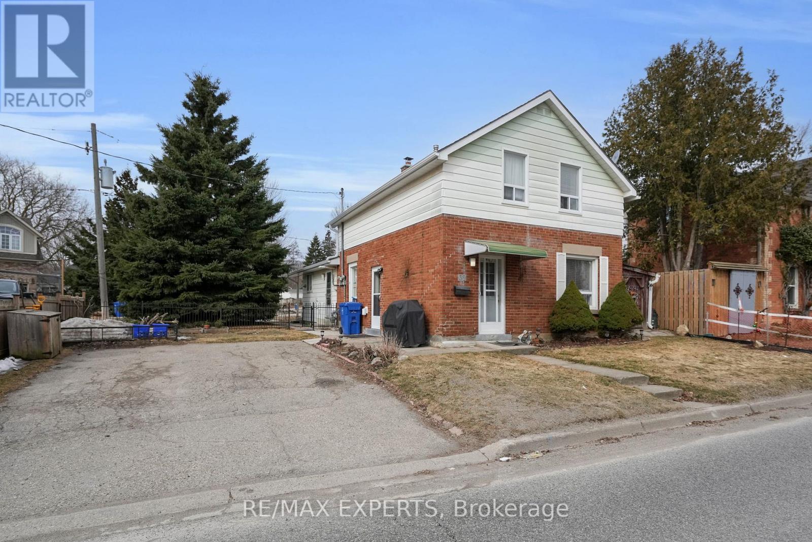 38 Wellington Street, Orangeville, Ontario  L9W 2L5 - Photo 2 - W12959046