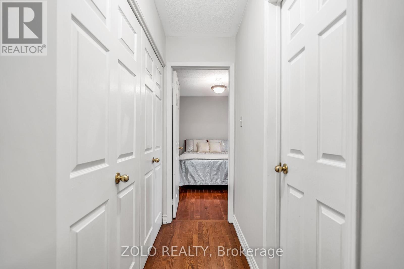 5666 Whitehorn Avenue, Mississauga, Ontario  L5V 2A9 - Photo 13 - W12959076