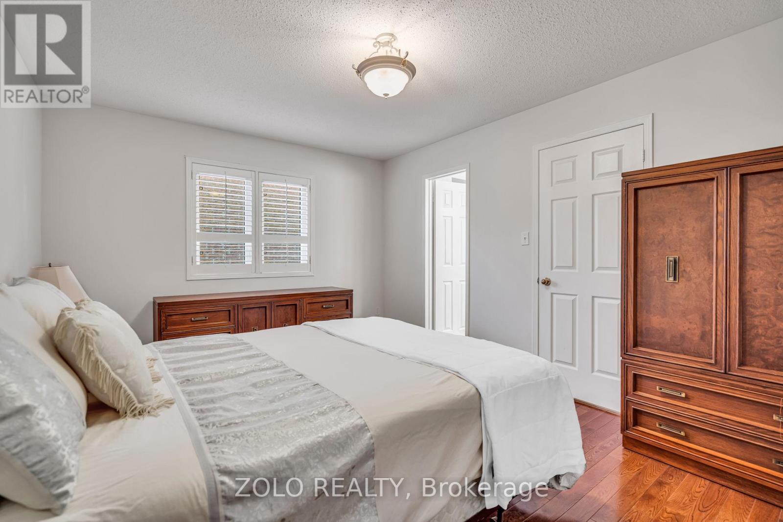 5666 Whitehorn Avenue, Mississauga, Ontario  L5V 2A9 - Photo 15 - W12959076