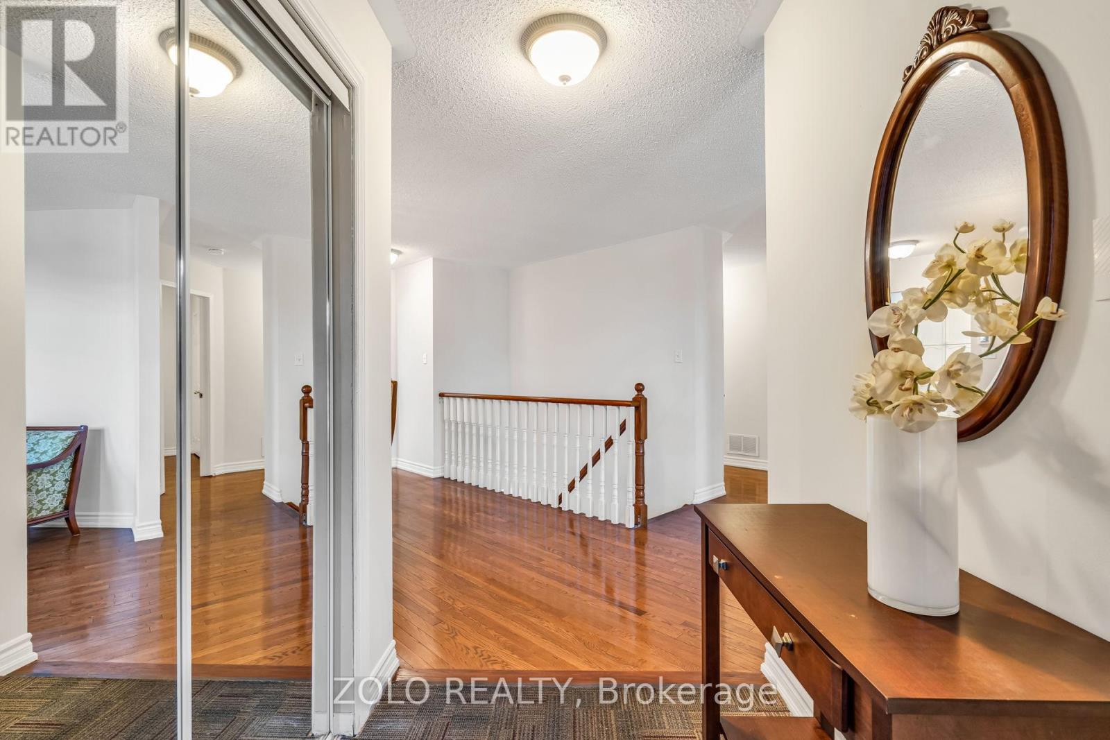 5666 Whitehorn Avenue, Mississauga, Ontario  L5V 2A9 - Photo 4 - W12959076