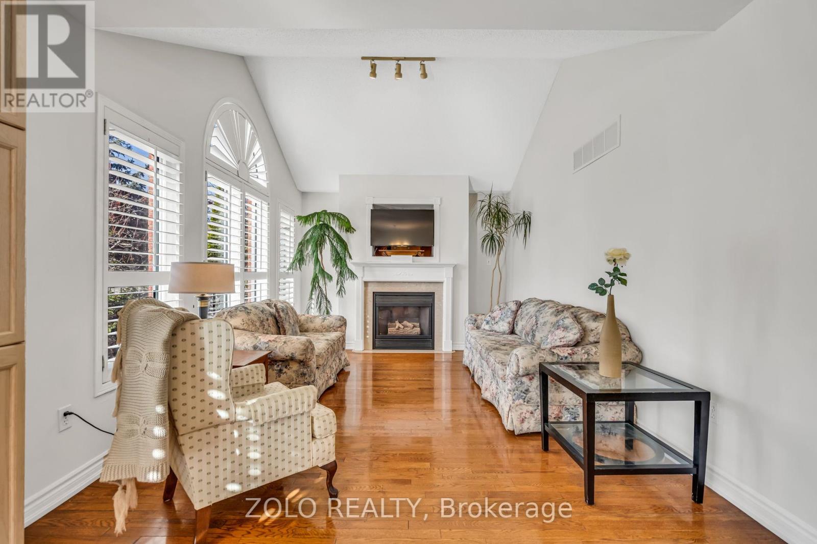 5666 Whitehorn Avenue, Mississauga, Ontario  L5V 2A9 - Photo 7 - W12959076