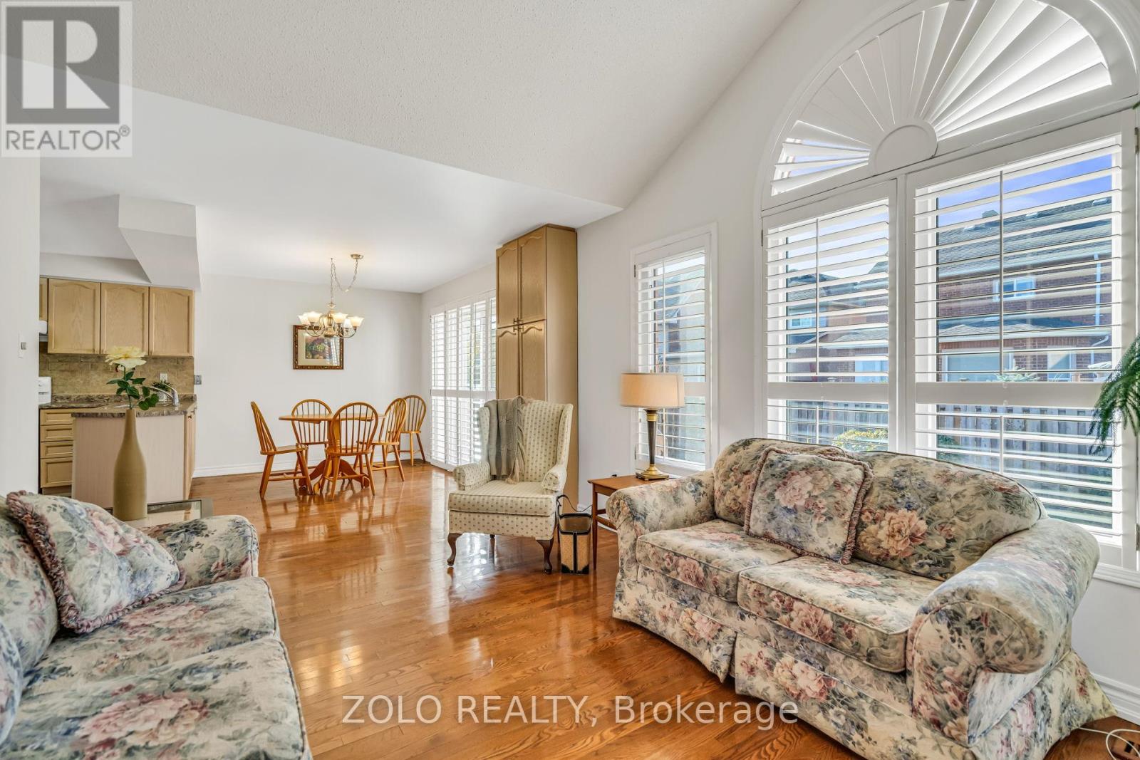 5666 Whitehorn Avenue, Mississauga, Ontario  L5V 2A9 - Photo 8 - W12959076