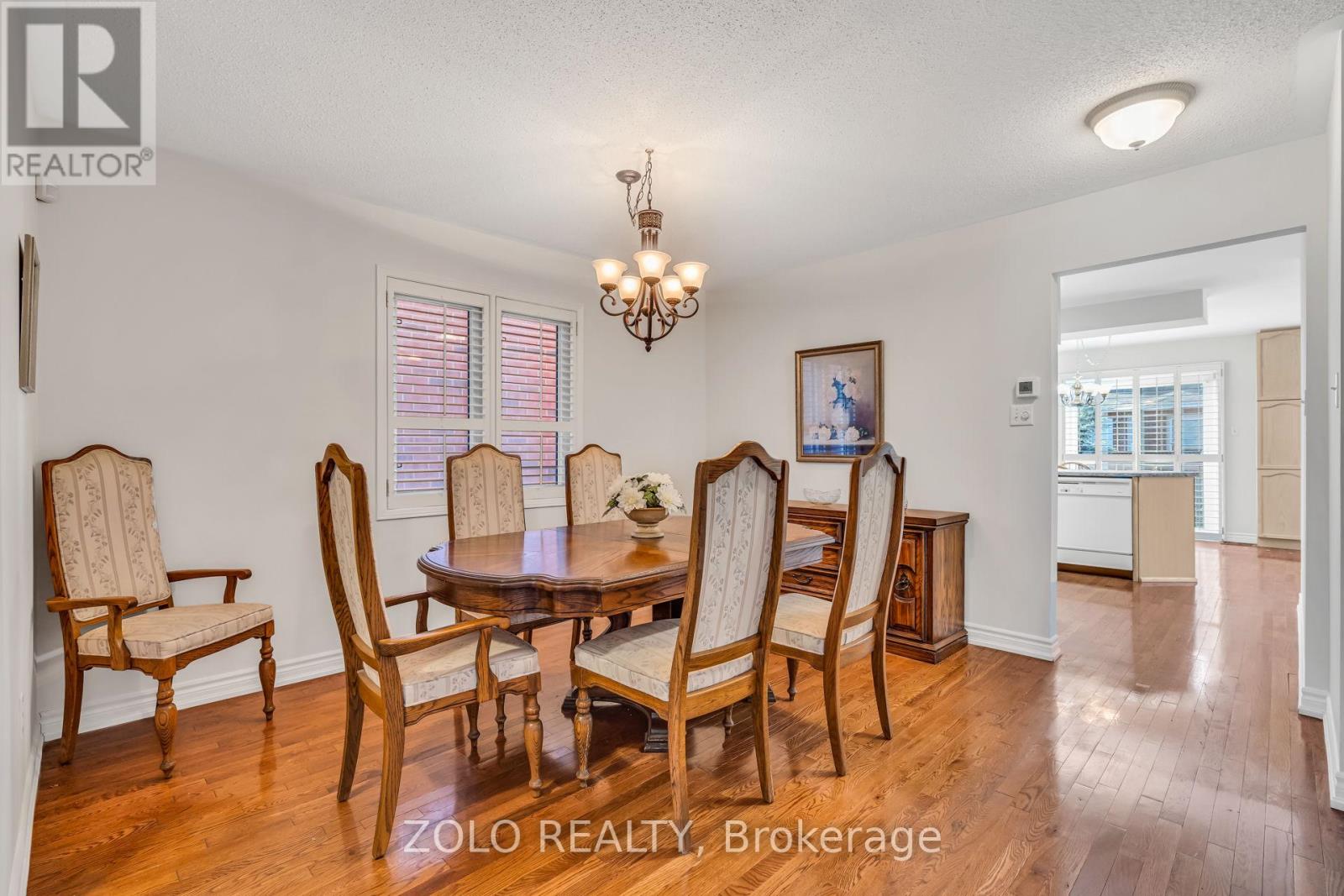 5666 Whitehorn Avenue, Mississauga, Ontario  L5V 2A9 - Photo 9 - W12959076