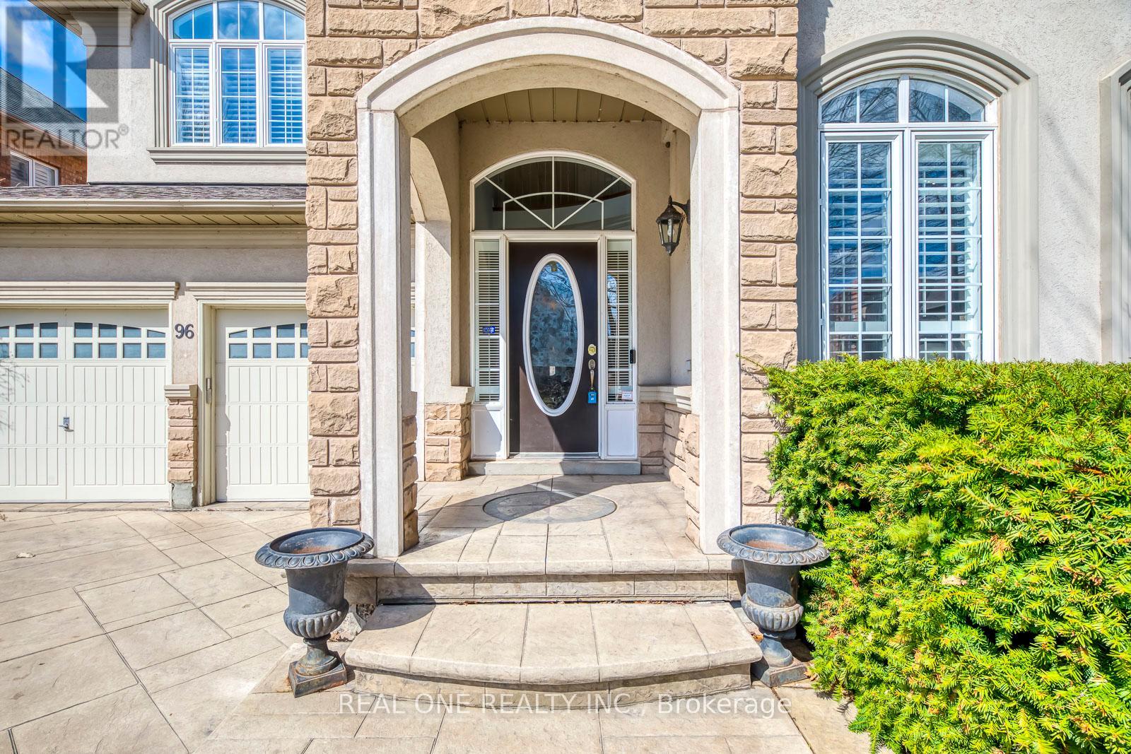 96 Spring Azure Crescent, Oakville, Ontario  L6L 6V8 - Photo 2 - W12959078