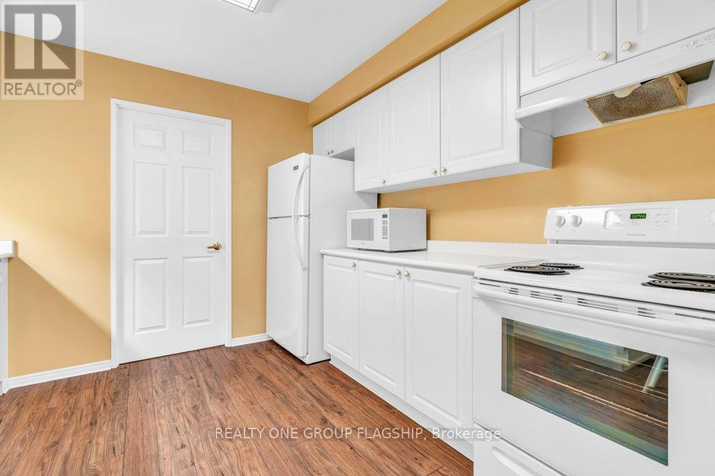 202 - 245 Queen Street W, Centre Wellington, Ontario  N1M 3R6 - Photo 17 - X12959066