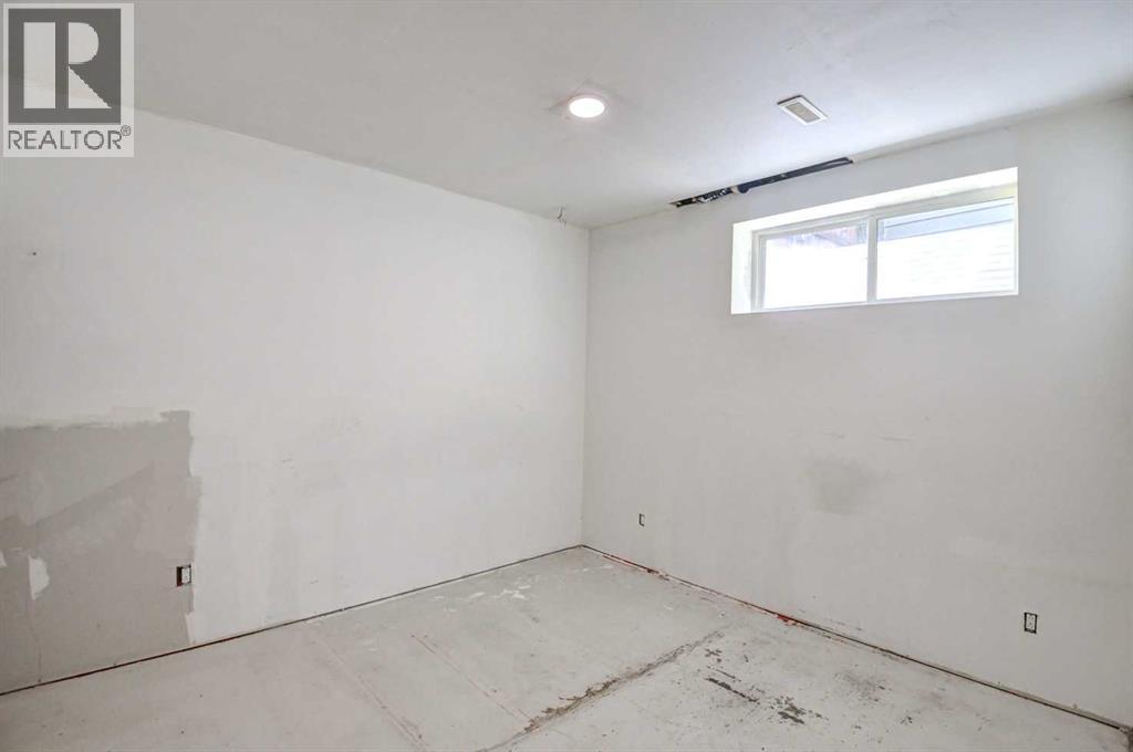 195 Masters Avenue SE, Calgary, Alberta  T3M 2B7 - Photo 37 - A2299129