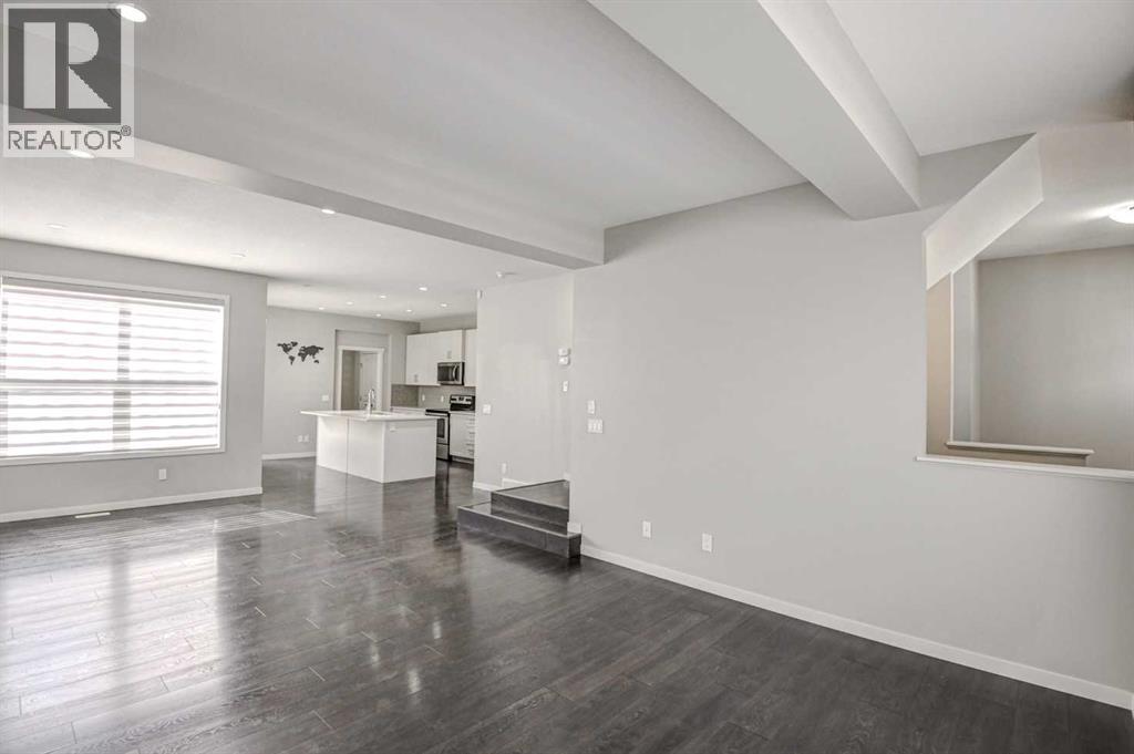 195 Masters Avenue SE, Calgary, Alberta  T3M 2B7 - Photo 4 - A2299129