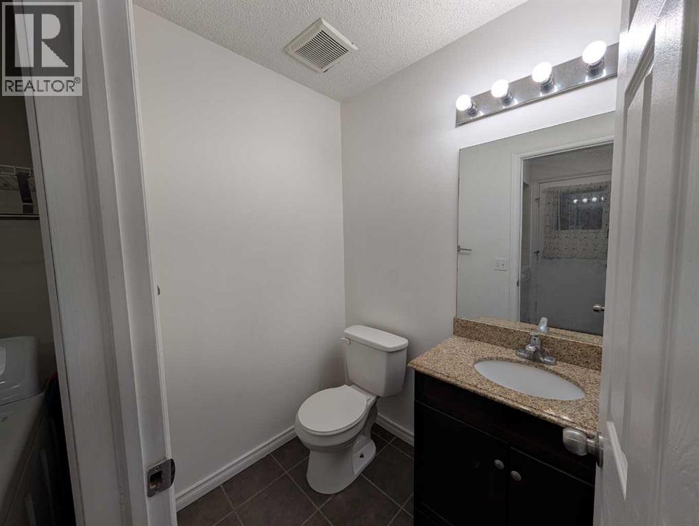 114 Castledale Way NE, Calgary, Alberta  T3J 2A2 - Photo 8 - A2297236