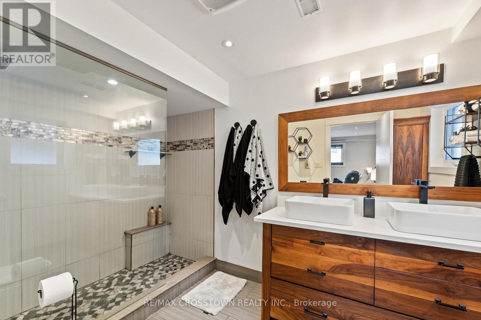 229 Thornton Avenue, Essa, Ontario  L0L 2N0 - Photo 21 - N12845482