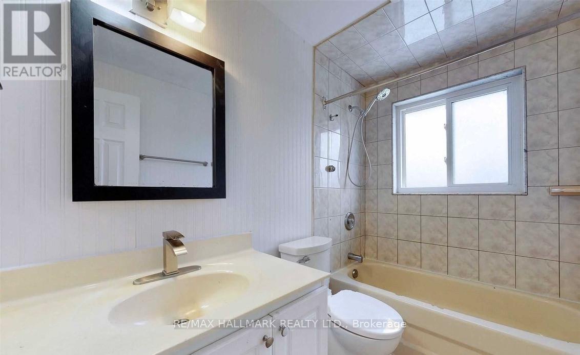 19 Richardson Drive, Aurora, Ontario  L4G 1Z2 - Photo 12 - N12959116