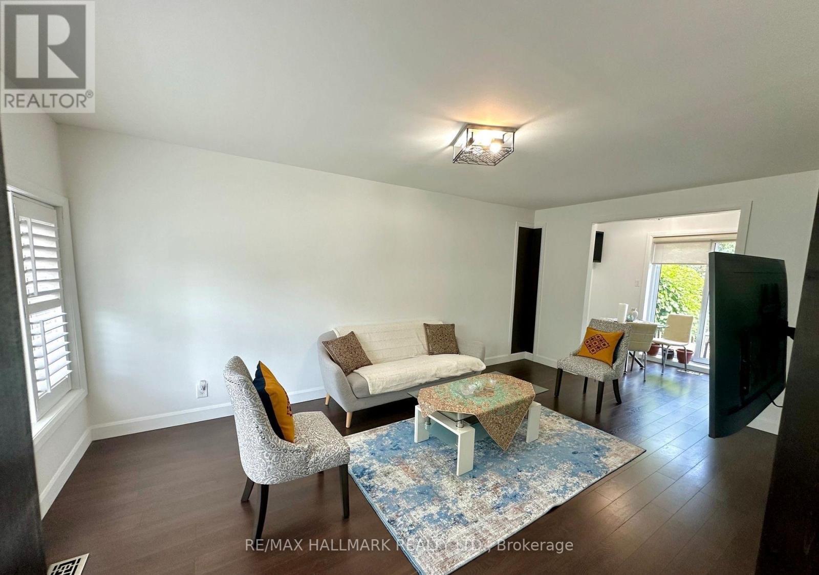 19 Richardson Drive, Aurora, Ontario  L4G 1Z2 - Photo 3 - N12959116