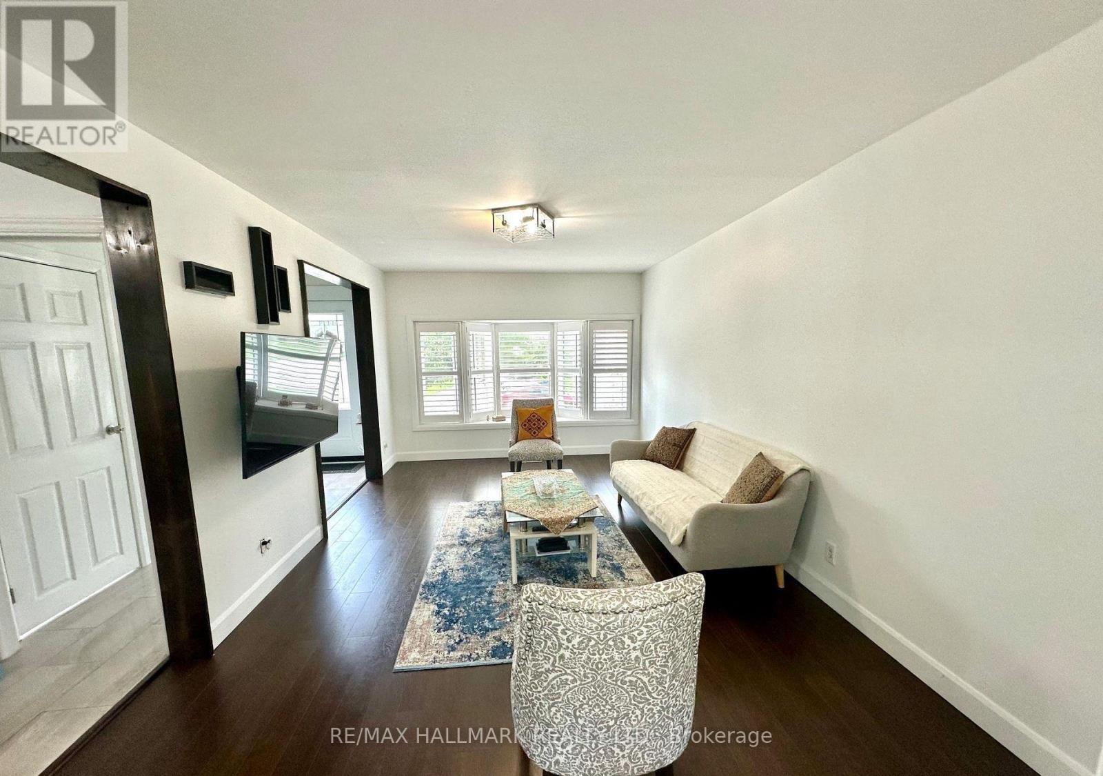 19 Richardson Drive, Aurora, Ontario  L4G 1Z2 - Photo 4 - N12959116