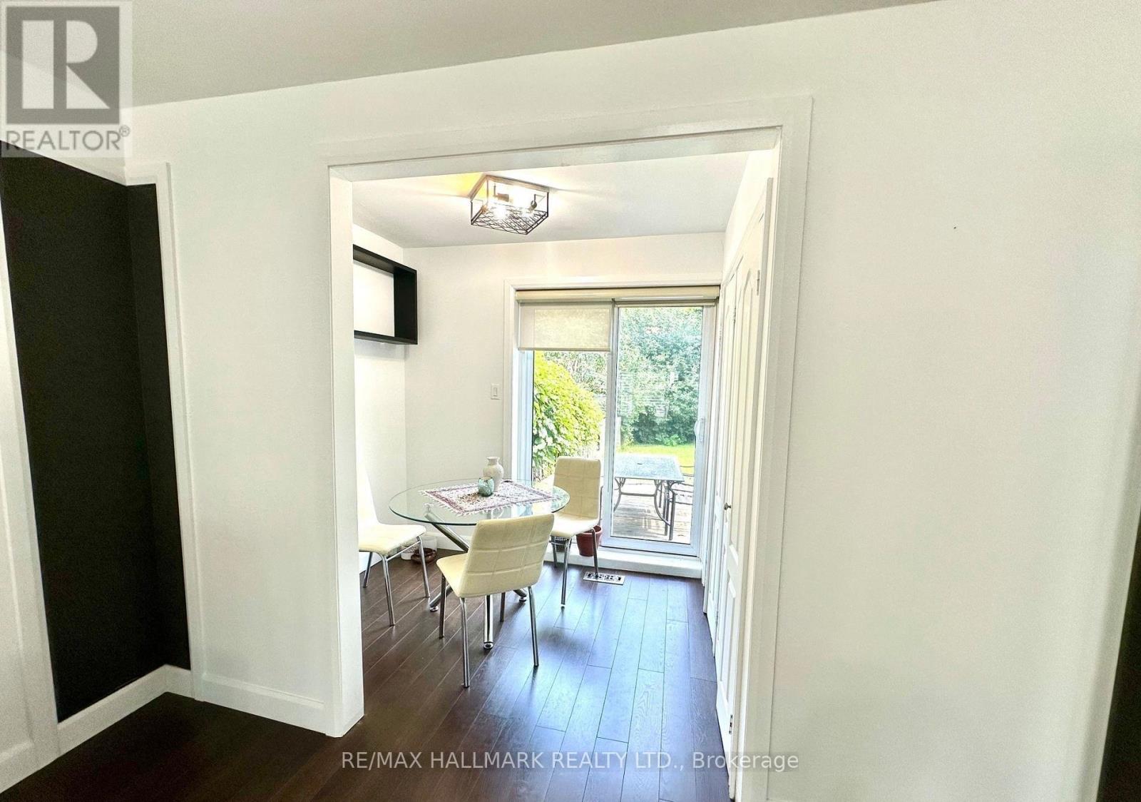 19 Richardson Drive, Aurora, Ontario  L4G 1Z2 - Photo 5 - N12959116